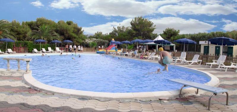 Vela Club Hotel & Appartamenti Rodi Garganico Esterno foto