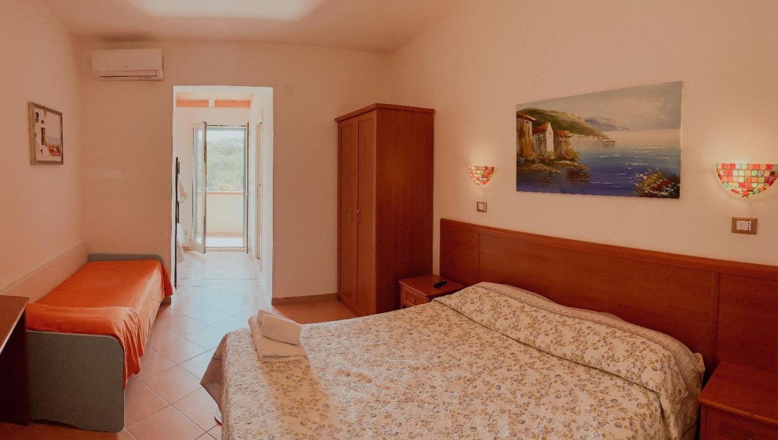 Vela Club Hotel & Appartamenti Rodi Garganico Esterno foto